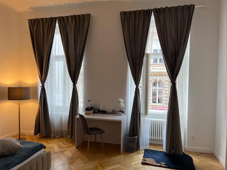 Beautiful Condo At The Old Town Bratislava Exterior foto