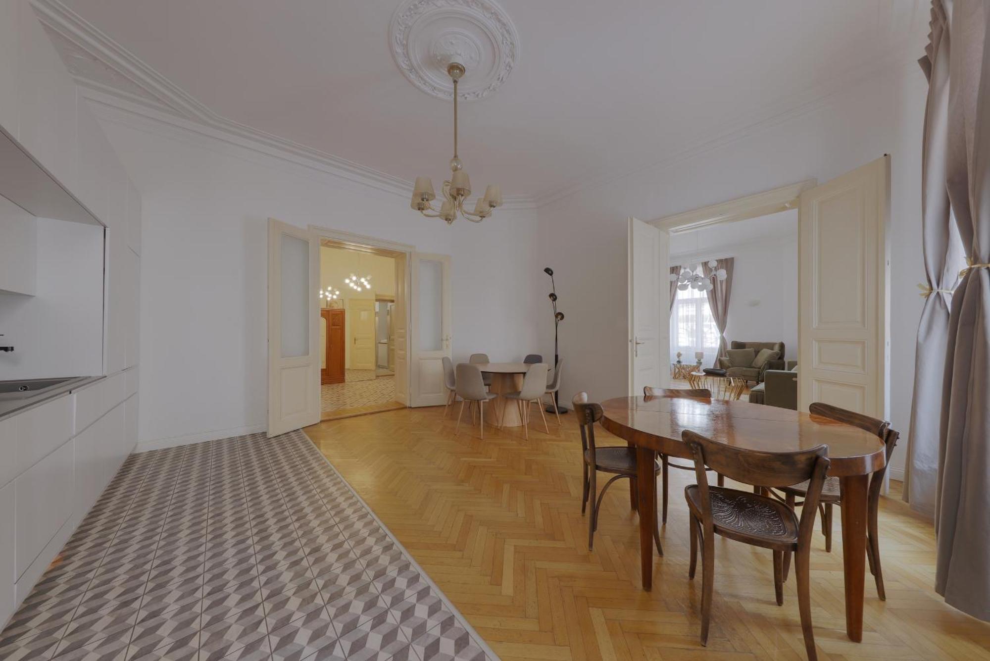 Beautiful Condo At The Old Town Bratislava Exterior foto